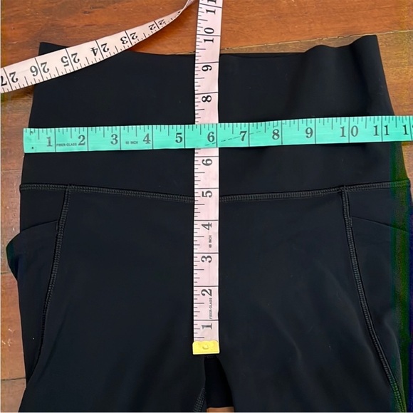 Like New Athleta Salutation 7/8 Tight in Powervita - Picture 7 of 11
